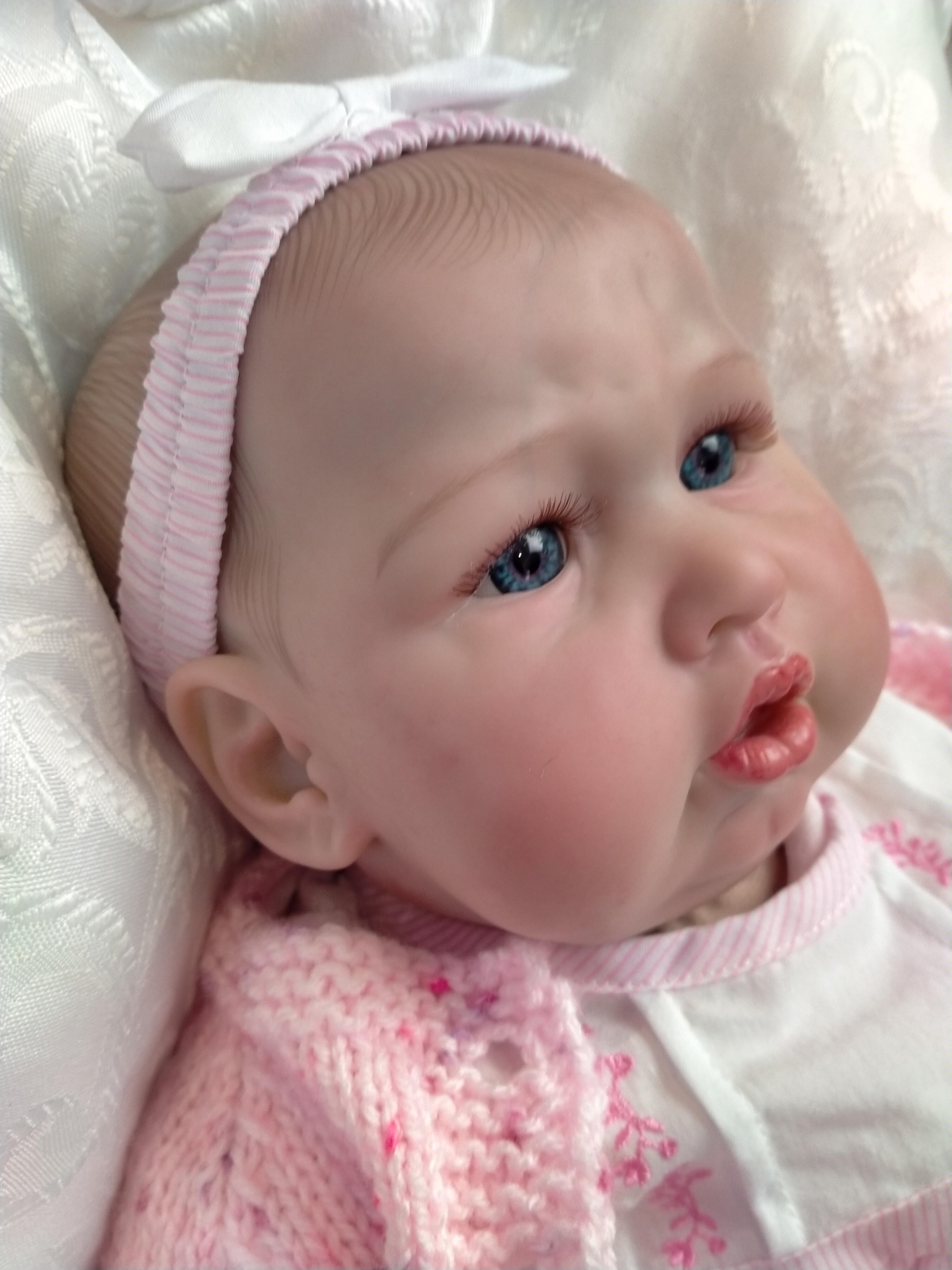 CARRIE❤️Beautiful reborn doll girl. Nicely Weighted