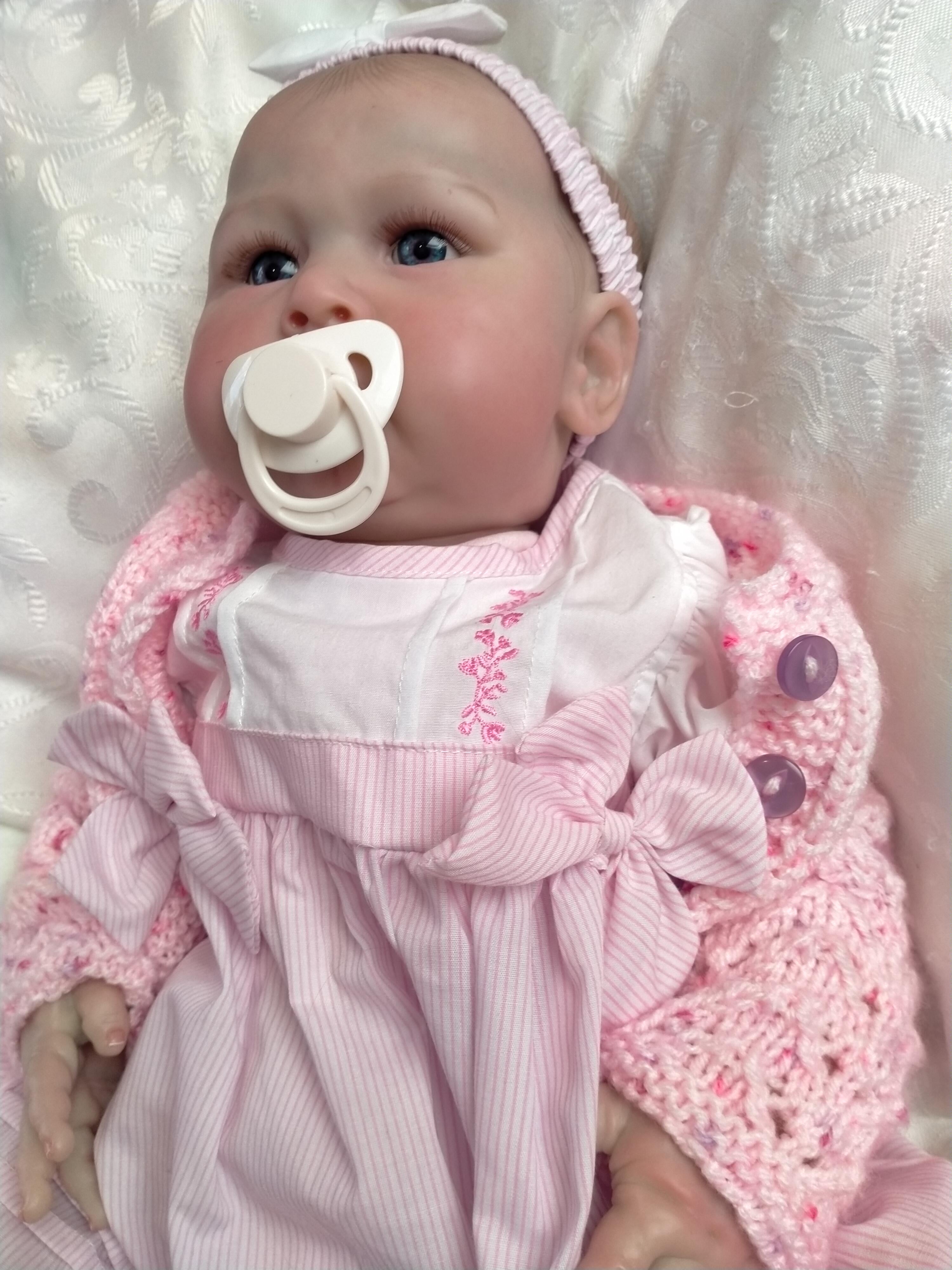 CARRIE❤️Beautiful reborn doll girl. Nicely Weighted